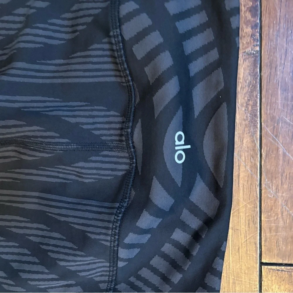 Alo yoga black Gray printed goddess leggings women’s size xxs
